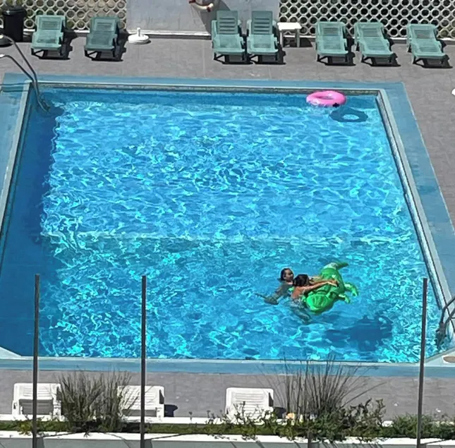 Charming Studio Apartment with Pool Access in Central Gibraltar - Image 1
