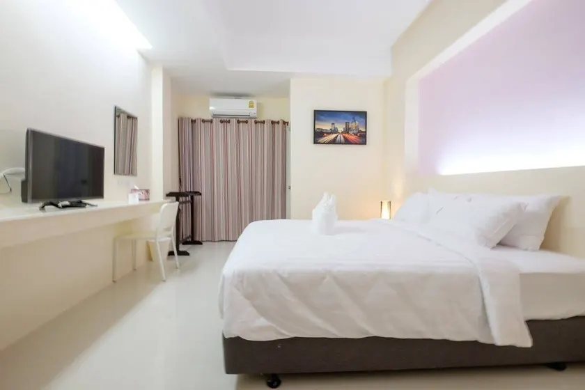 Wisdom Hotel - Image 1