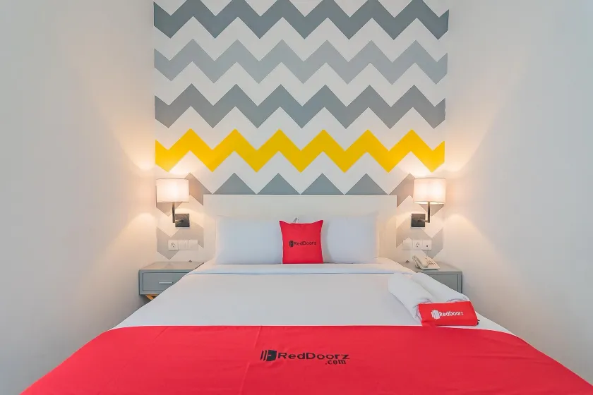 RedDoorz Premium @ Hotel Hebat - Image 1