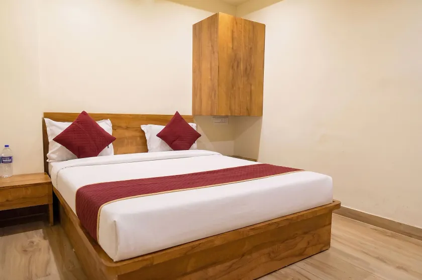 FabHotel Cozy Stay - Image 1