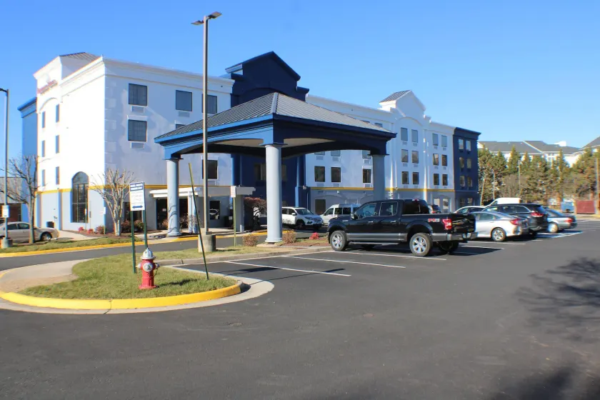 Comfort Suites Dulles Airport - Image 1