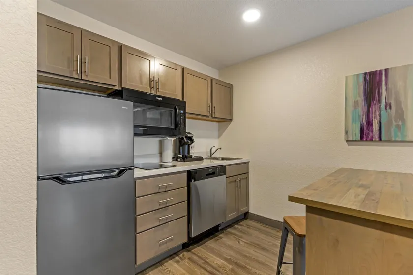 Executive Residency by Best Western Waterloo & Cedar Falls - Image 1