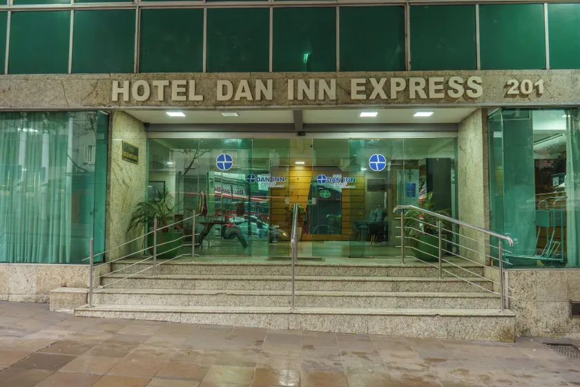 Hotel Dan Inn Express Porto Alegre - Próximo ao Complexo Santa Casa e Araújo Viana - Image 1