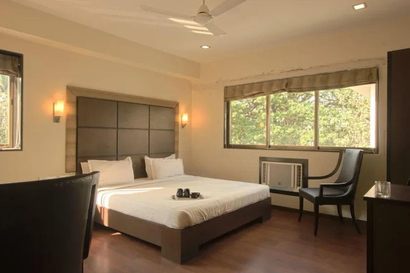 Hotel Amigo - Image 1