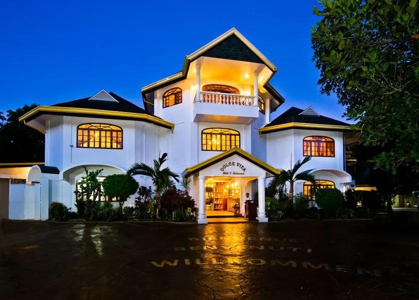 Dolce Vita Hotel - Image 1