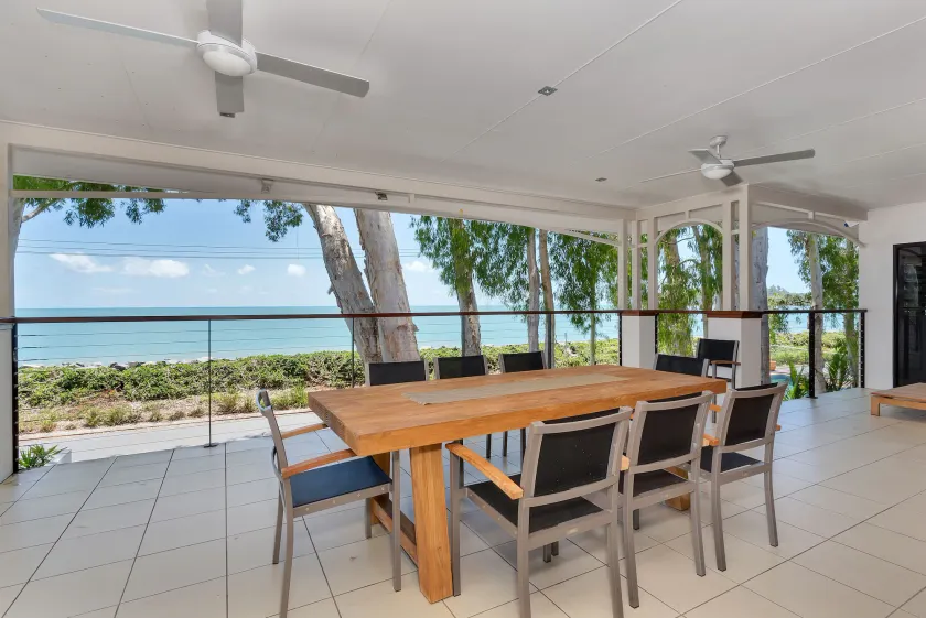 Seascape Beachfront Clifton Beach - Image 1