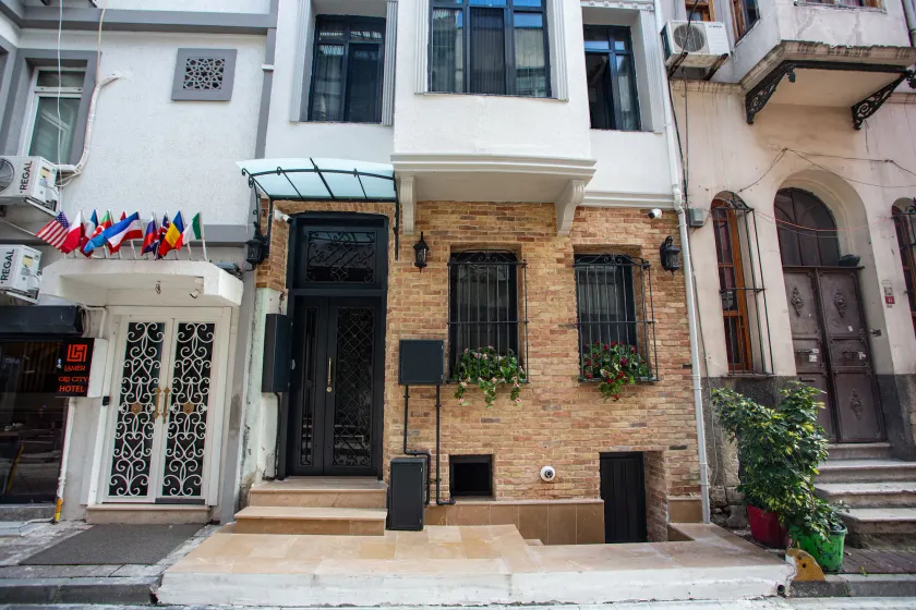 Sayina Hotel - Image 1