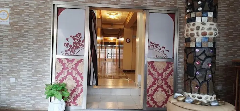 Nuru Palace Hotel - Interior entrance