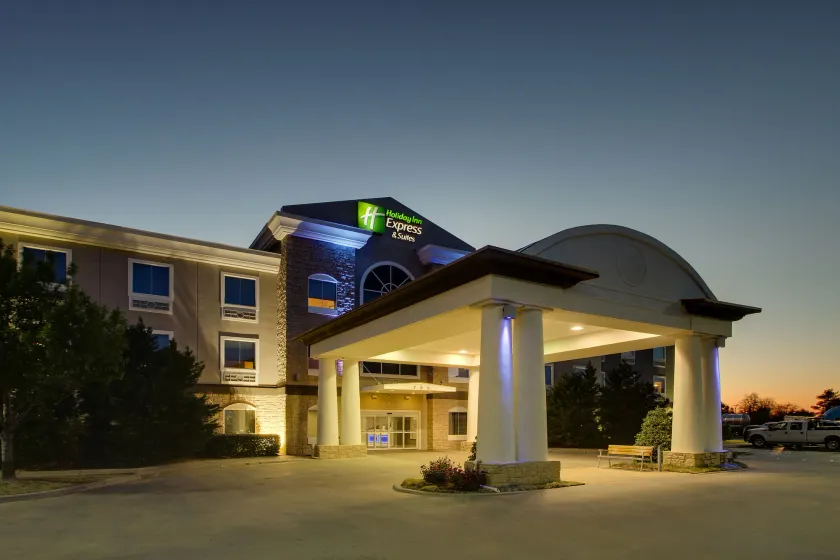 Holiday Inn Express Hotel & Suites Vernon College Area by IHG - Image 1