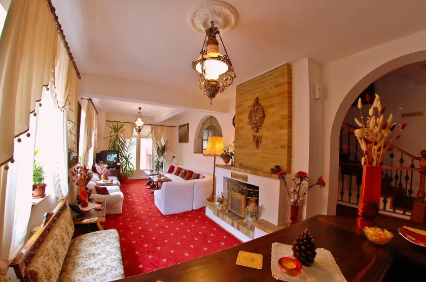 Villa-Hotel Escala - Image 1