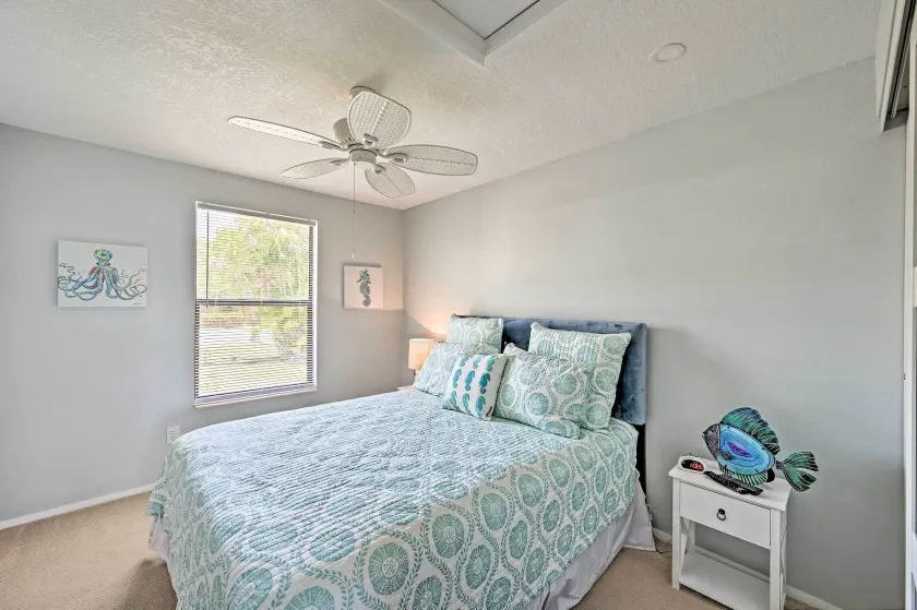 Retreat w/ Heated Pool Near Vanderbilt Beach! - Intérieur