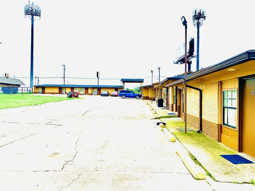 Embassy motel - Image 1
