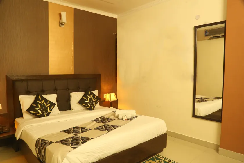 Anantkoti Hotel - Image 1