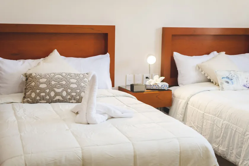 La Lola Hotel & Suites - Image 1