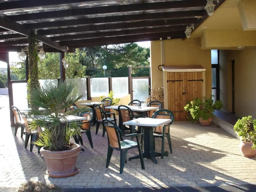 Rev'Hôtel Leucate - Image 1