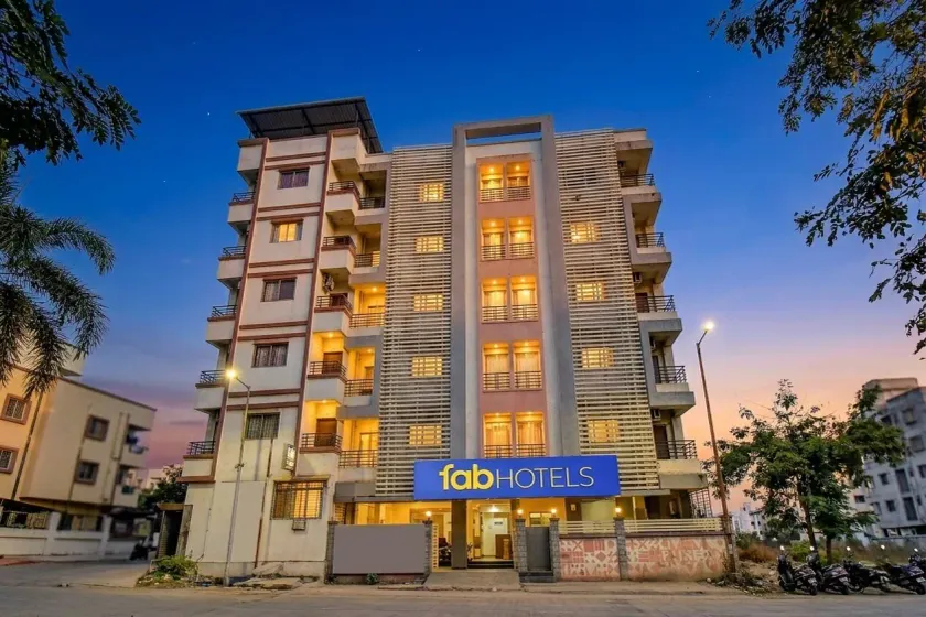 Fabhotel Imperial Inn - Image 1