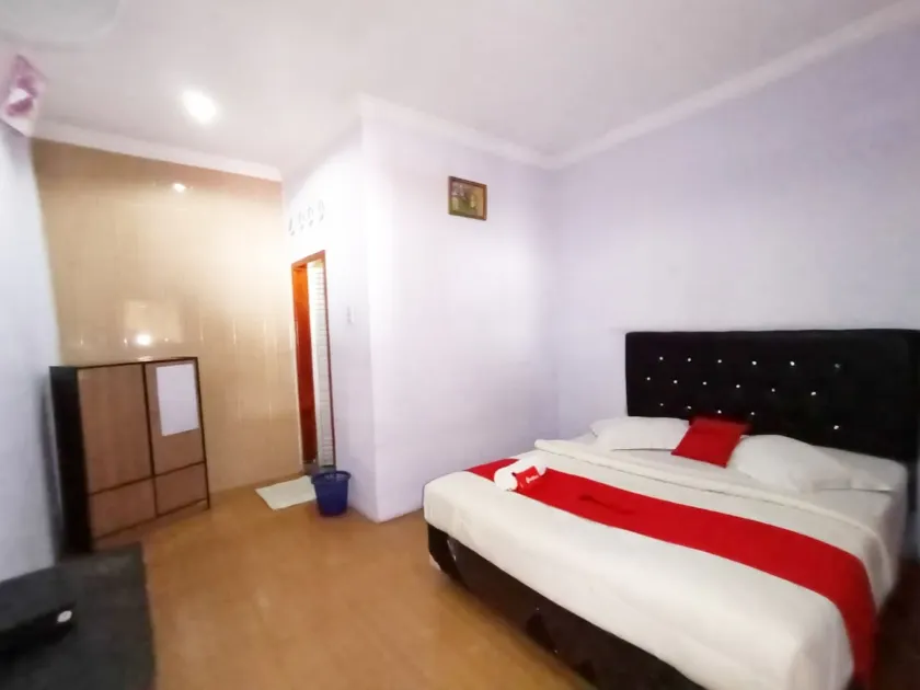 RedDoorz at Sedayu 2 Near Danau Toba Parapat - Image 1