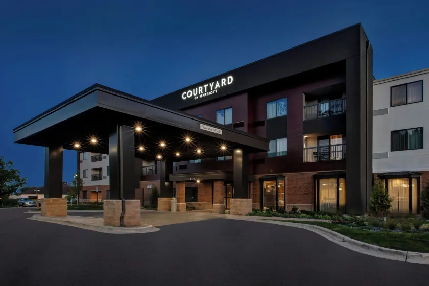 Courtyard by Marriott Traverse City - Image 1