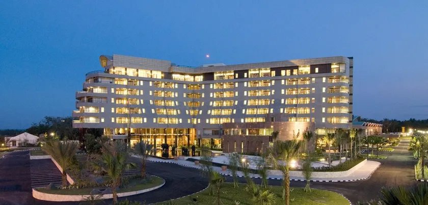 Labersa Grand Hotel & Convention Center - Image 1