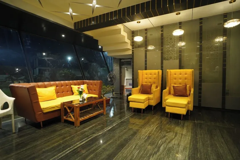 Riviera Resort and Hotel - Lobby
