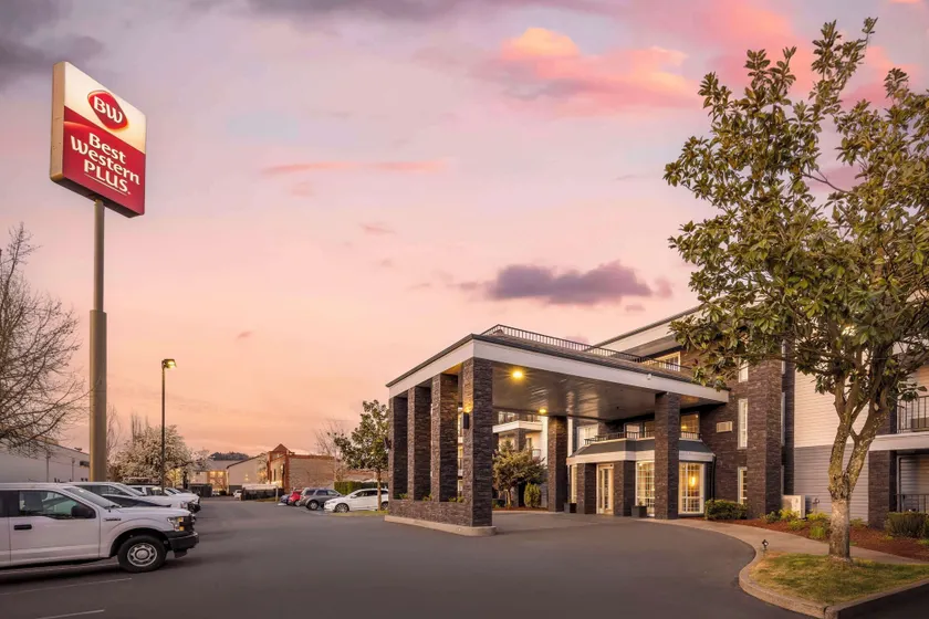 Best Western Plus Grand Manor Inn - Image 1