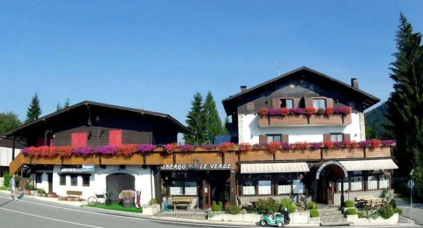 Hotel Valle Verde - Rent Ski & Bike - Image 1
