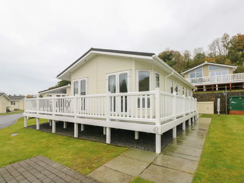 Cwtch Lodge 42 - Image 1