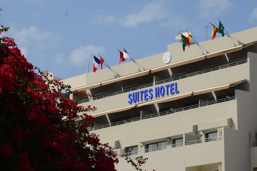Le Yacht Suites Hotel - Image 1