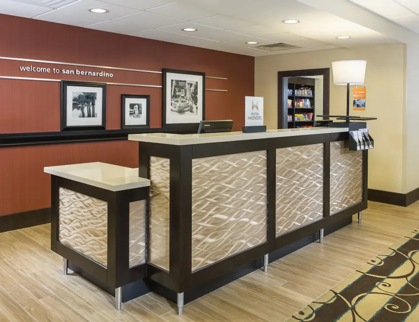 Hampton Inn & Suites San Bernardino - Entrée intérieure