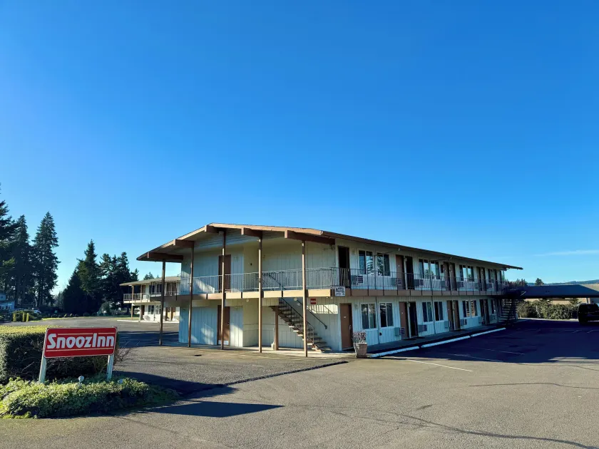 Snooz Inn - Image 1