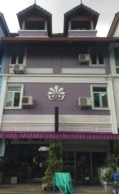 Nawaporn Place - Image 1