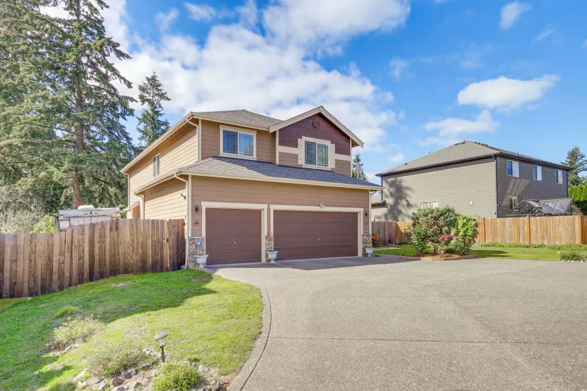 Family-friendly Home w/ Patio & Garden in Everett! - Image 1