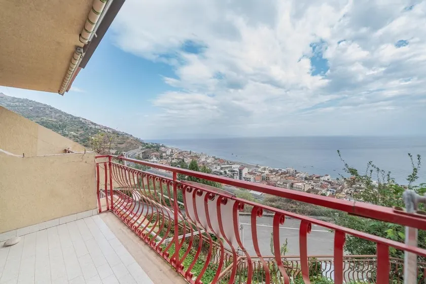 Bright and Panoramic Two-Room Apartment - Image 1