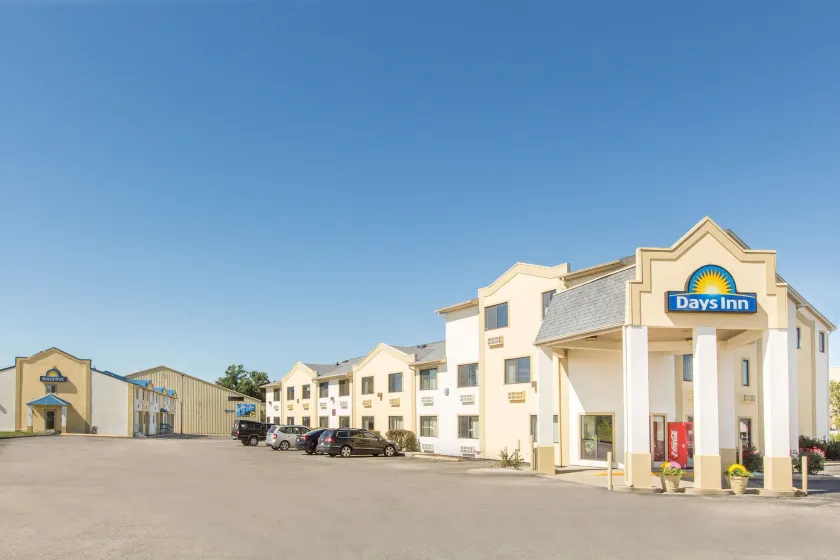 Days Inn by Wyndham Effingham - Image 1