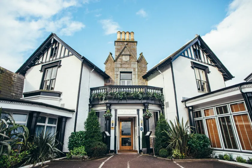 Palm Court Hotel - Image 1