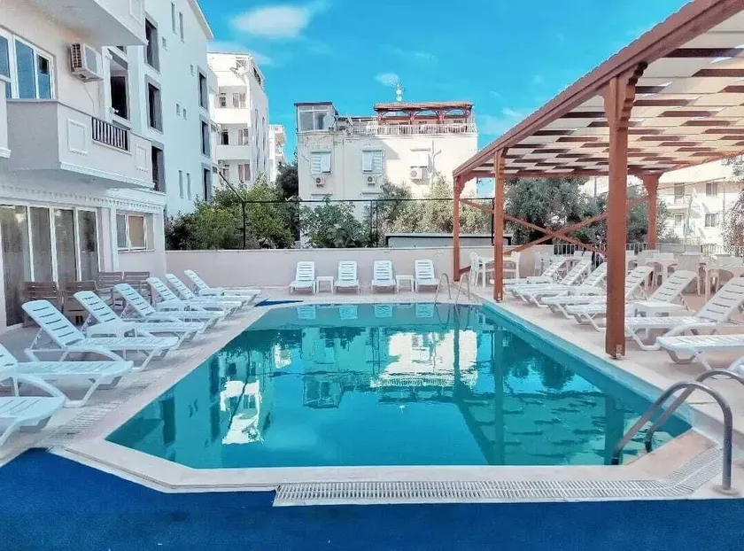 Nicer Hotel - Image 1