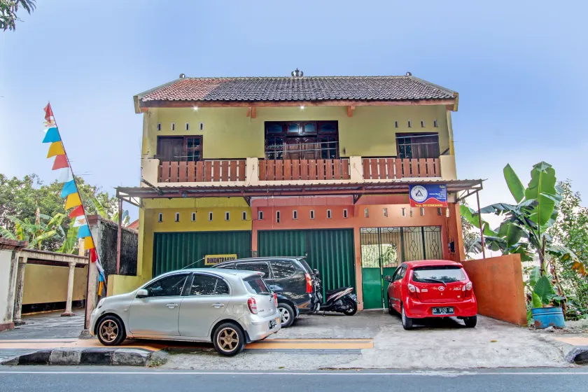 SPOT ON 93007 Guest House Lestari - Image 1