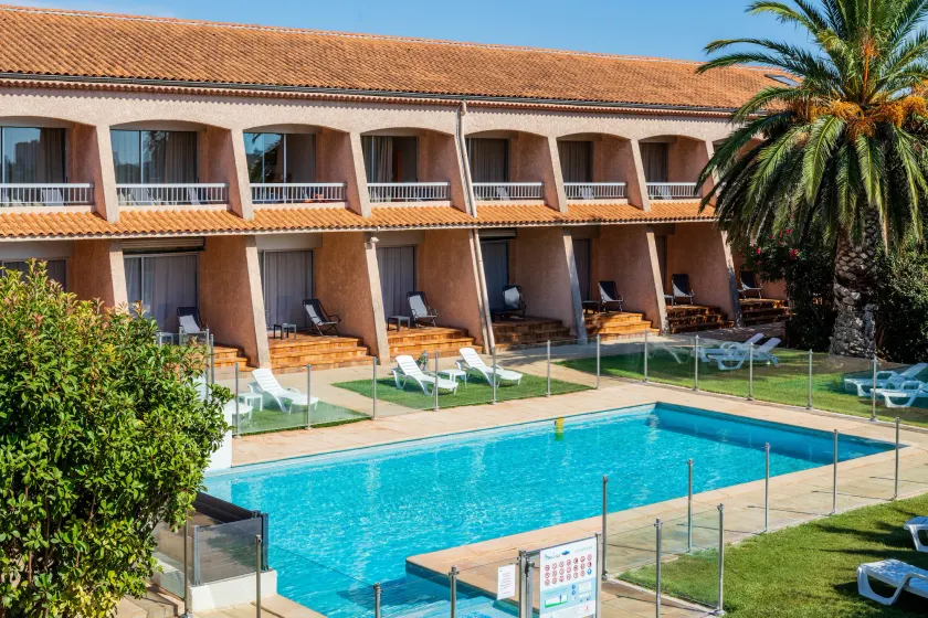 Noemys Toulon La Valette - Hotel restaurant avec piscine - Image 1
