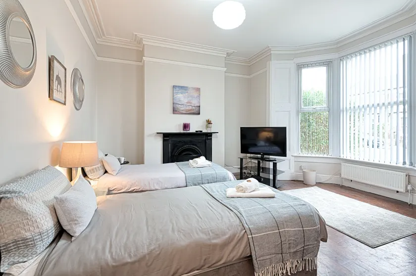 Willows-Cardiff Guest House - Image 1
