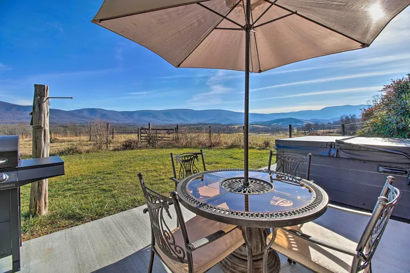 Home w/ Hot Tub Near Shenandoah Nat'l Park! - Innvendig