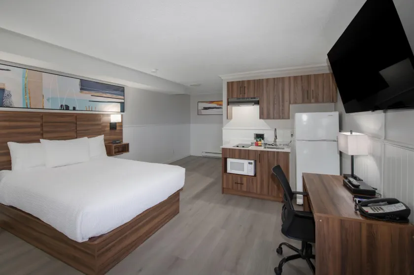 Coast Dawson Creek Hotel - Image 1