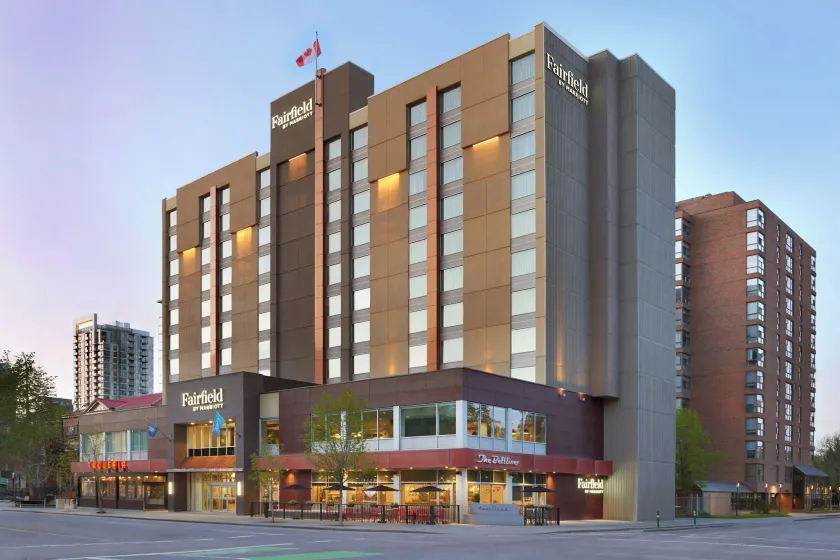 Fairfield Inn & Suites by Marriott Calgary Downtown - Image 1