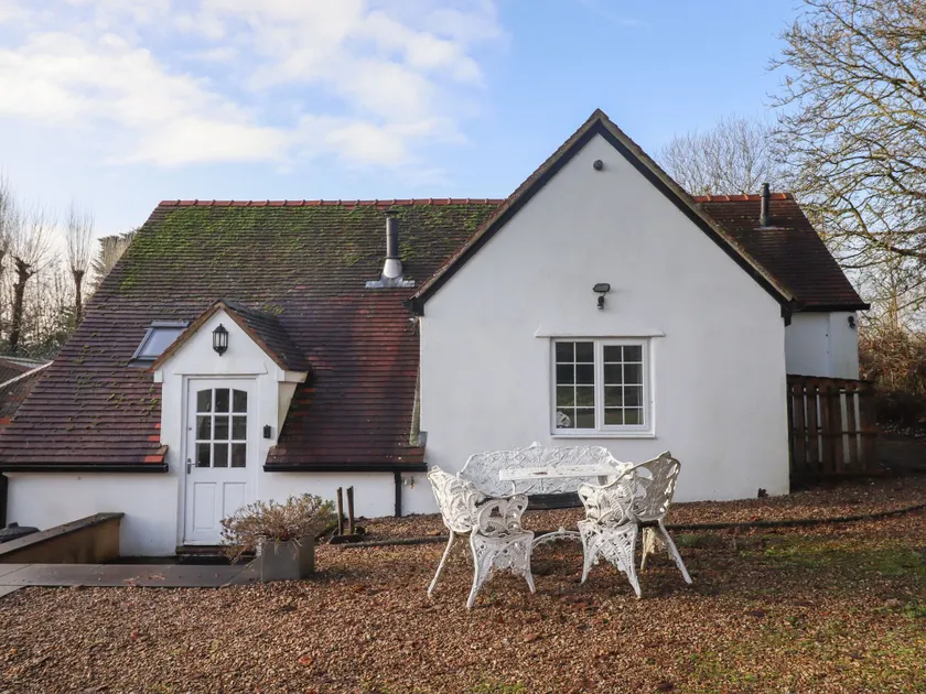 The Little White Cottage - Image 1