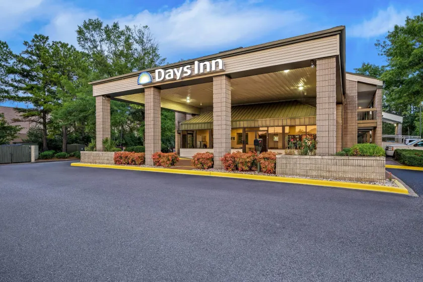 Days Inn by Wyndham Hoover Birmingham - Image 1