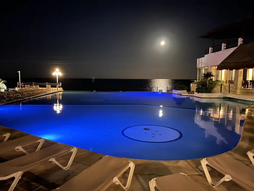 Beach and Ocean Front Apartments Cancun - Image 1