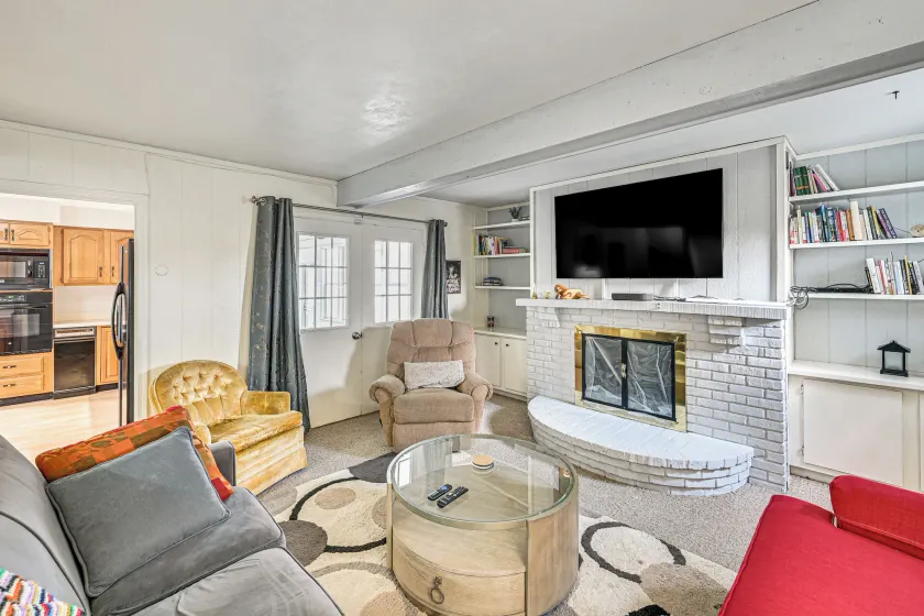 10-Speaker Movie Room for Notre Dame Weekends - Image 1