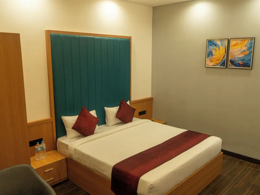 Pravasa Stay Near Luv Kush Square - Image 1