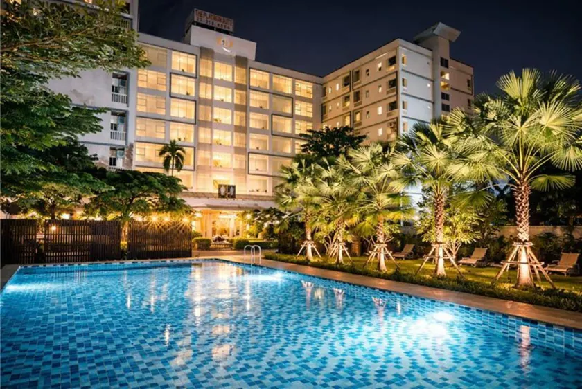 The Platinum Suites Bangkok by Dancenter - Image 1