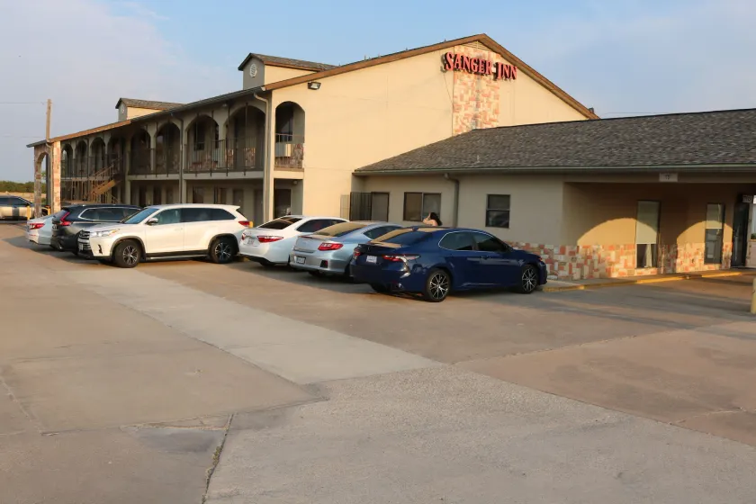 Sanger Inn, Sanger TX - Image 1