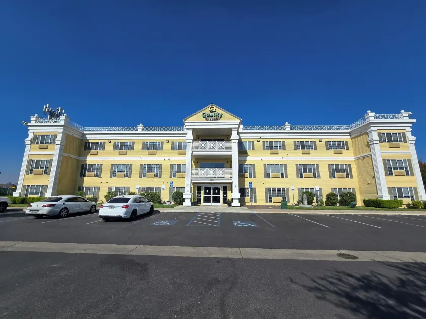 Quality Inn & Suites Tulare - Image 1